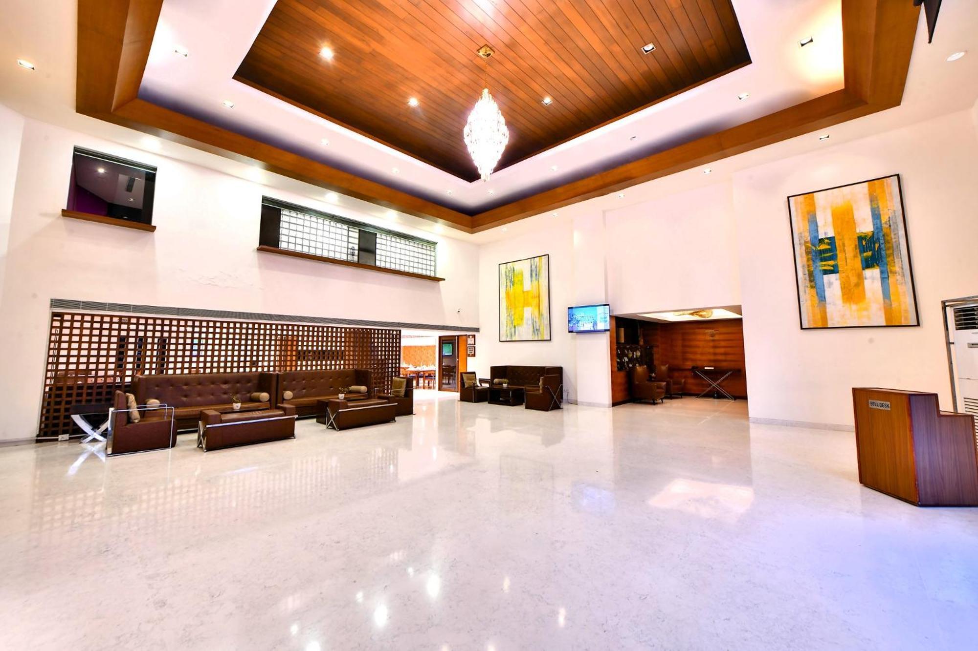 Отель The Fern Residency, Subhash Bridge, Ахмедабад Экстерьер фото